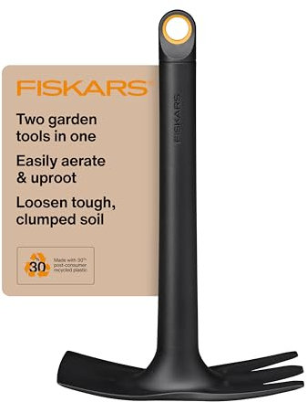 Fiskars Eco Grubberhacke mit Doppelfunktions-Design, konische Klinge, Grubberzinken, ergonomischer Griff, UV-beständige Konstruktion für Bodenpflege