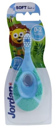 Jordan 6220100 Baby Zahnbürste Step 1 mit Beißring, 0-2 Jahre, extra soft (Farbe zufällig, 1 Stück)
