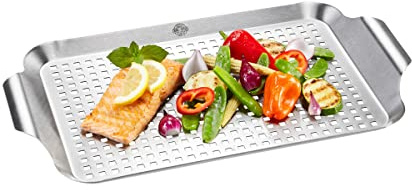 GEFU BBQ Grillpfanne groß - Edelstahlpfanne für Fisch und Gemüse | Rostfreie Edelstahl-Grillschale mit Lüftungsschlitzen für Garnelen und Meeresfrüchte - Spülmaschinengeeignet