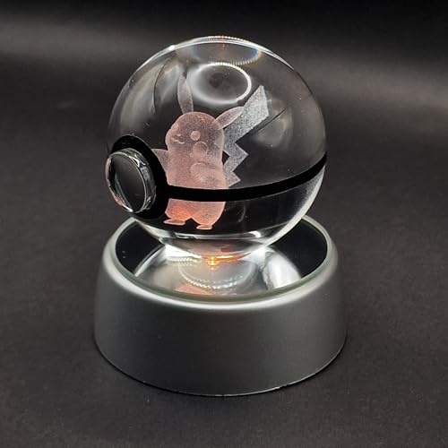 Sfera Luminosa 3D Pokemo Pikach – Lampada LED RGB in Cristallo con Creatura Incisa, Base Luminosa e Batteria Ricaricabile – Luce Decorativa da Tavolo per Cameretta, Ufficio o Regalo (PIKACH)