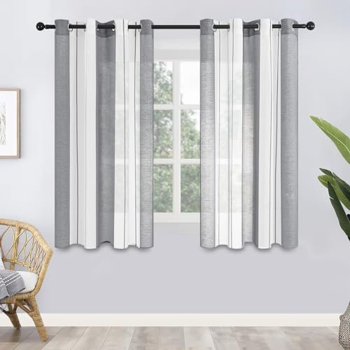 MRTREES Voile Gardinen Kurz Vorhang Halbtransparent Streifen Stores Schals mit Ösenschal Moderner Wohnstil Weiß+Grau 145×140cm (H×B) für Dekoration Kinderzimmer Wohnzimmer Schlafzimmer 2er-Set