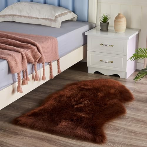 YUGWNN Braun Faux Lammfell Schaffell Teppich,Weicher Fell Carpet,Schlafzimmer Deko Langflor Shaggy Fluffy Teppiche,60x120cm/23.6x47.2in