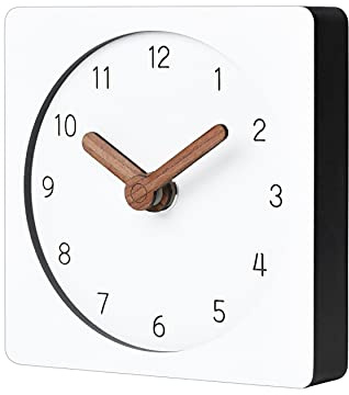 mooqs Leises, Nicht tickendes, batteriebetriebenes, dekoratives kleines Mini-Analog-Regal aus Holz, modernes Regal, Tisch, Kaminsims, weiße Uhr (quadratisch)