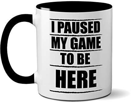 Tasse mit Aufschrift I Paused My Game to Be Here – Tasse Kaffee Tee – Geschenk – Xbox PS4 Gaming Videospiele – Lustige Neuheit – Geburtstag Weihnachten (schwarzer Griff Prime)