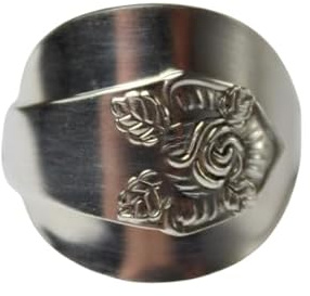 Besteckschmuck-Ring, etwa Größe 70 (22,4 mm), gefertigt aus Besteck.
