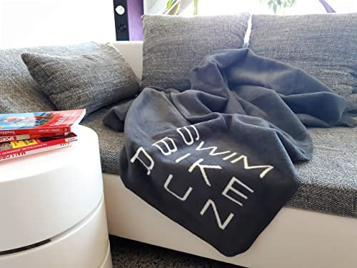 KOLTER Geschenk für Triathleten Läufer Rennradfahrer Kuscheldecke für Triathleten Triathlon Swim Bike Run