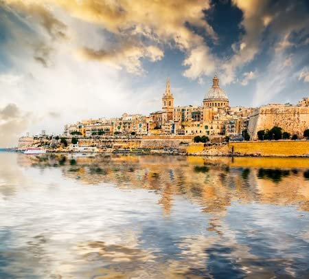 Immagine in alluminio composita 80 x 70 cm: vista panoramica del porto di Marsamxett e Valletta a Malta al tramonto con riflessione(77716520)