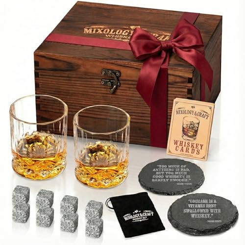 Mixology & Craft Juego de regalo de piedras de whisky: con dos vasos de whisky de cristal sin plomo de 10 onzas, 8 piedras de whisky con bolsa de terciopelo, 2 posavasos de pizarra y tarjetas de