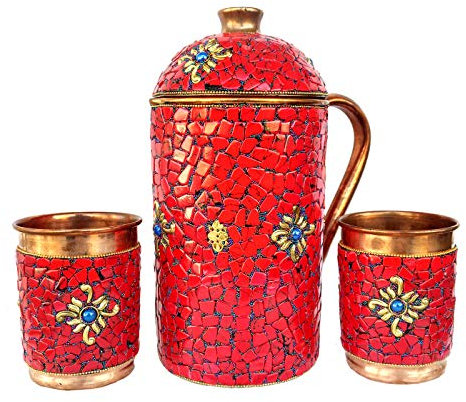 Rastogi Handicrafts Carafe en cuivre pur – Lot de 2 verres en verre – Pichet extérieur en pierre rouge décoré (pichet rouge 2 verres)