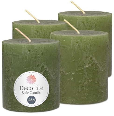 DecoLite Stumpenkerzen Rustik 7x8 cm, 25h Brenndauer, 4er Set, Olive | Made in Germany, RAL-geprüft, selbstverlöschende Safe Candle, durchgefärbt, ruß- & tropffrei, für Deko & Gastronomie