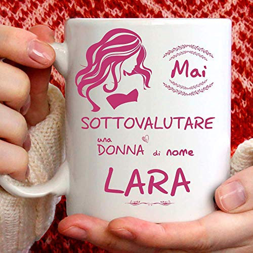 Taza Lara divertida apta para desayuno, té, tisana, café, capuchino. Gadget taza personalizada: Nunca subestimar a una mujer de nomeLara. También como idea de regalo original y simpática
