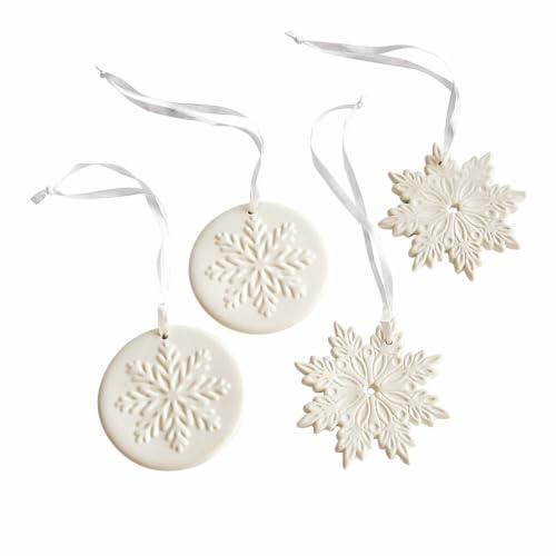 Loberon Anhänger 4er Set Jorval, weiß | Kunstvolles Schneeflocken-Design, Zwei Motive, Christbaumschmuck, Weihnachten, Weihnachtsdeko, Porzellan, Polyester