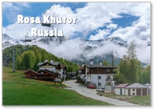 Kühlschrankmagnet Krasnaja Poljana, Sotschi, Krasnodar-Territorium, Russland, Blick auf das Skigebiet Rosa Khutor und Sessellift auf die Spitze des Rosa Gipfels des Kaukasus