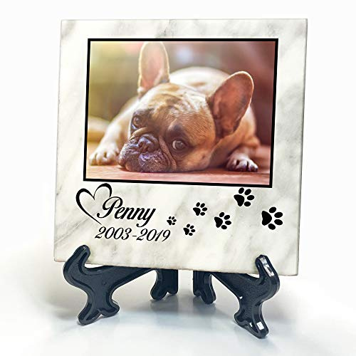 TULLUN Individueller Personalisierter Weißer Natur Marmor Gedenkstein + Ständer für Hunde, Katze und andere Haustiere - Größe 10 x 10 cm - Foto und Pfotenabdruck
