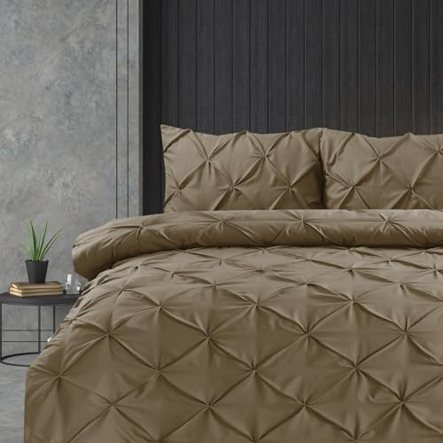 Linen Home Duvet Cover Set Deep Taupe Pintuck Pinch Pleat Soft Microfibre Duvet Cover with 2 Pillowcases, Easy Care Wrinkle Free Double Bedding Set