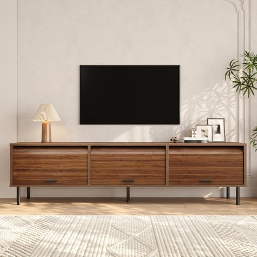Merax Meuble TV 180 cm avec 3 Portes coulissantes, Rangement, Noyer | Lowboard TV moderne avec rangement, portes rainurées verticales et pieds métal noirs pour salon