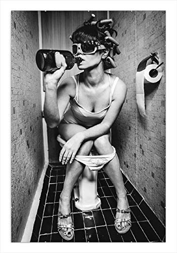 Wallario Wandbild - Kloparty - Sexy Frau auf Toilette mit Weinflasche in Premiumqualität, Poster mit rahmenlosen Bildhalter, Größe: 61 x 91,5 cm