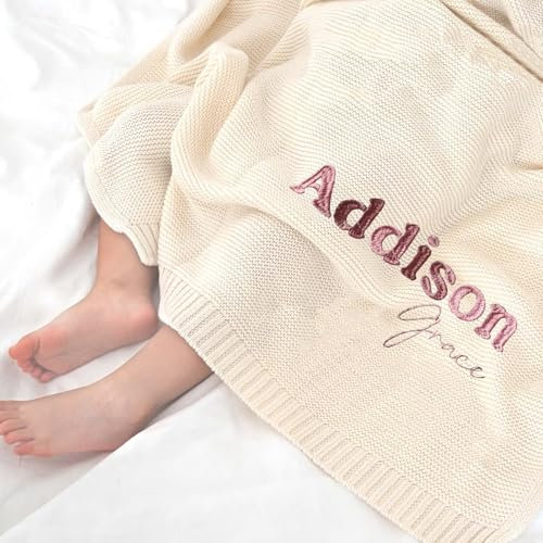 UIDMEN Personalisierte Babydecke mit Namen, bestickter Namen, Strickdecke, weiche gestrickte Babydecke, Decke für Neugeborene, Mädchen, Jungen, Geburtstagsgeschenke für Baby, Jungen, Mädchen,