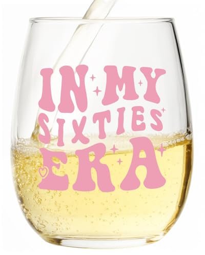Cadeau d'anniversaire pour femme – Verre à vin « In My 60s Era » - Cadeau de 50e anniversaire pour homme, verre à eau sans pied résistant aux rayures pour épouse, mère et grand-mère