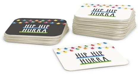 Bierdeckel aus Pappe zum Geburtstag Hip Hip Hurra I Gläser Untersetzer für Geburtstagsfeier (50 Stück) Quadratischer Bierfilz (9,3cm x 9,3cm)