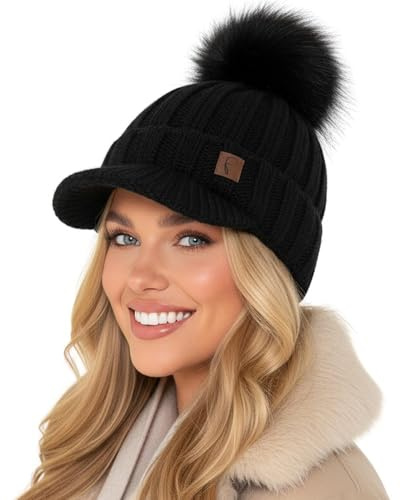 Baesics Bommelmütze Damen Herren - mit Schirm Wintermütze Kunstfell Bommel | Mit flauschigem Pompon und weichem Fleecefutter, Größe ca. 54-58 cm, Strick aus der EU. Warm für Herbst, Winter und als