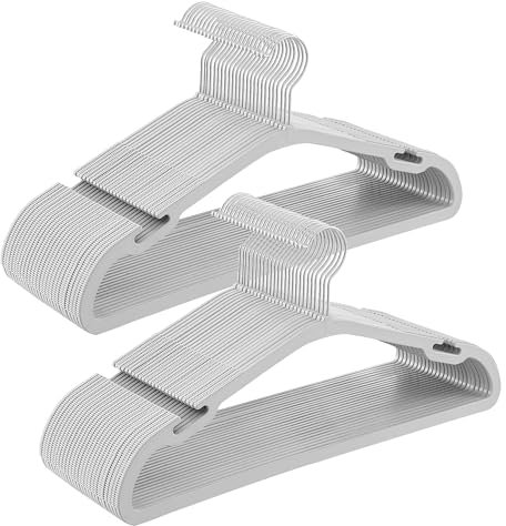 SONGMICS Kleiderbügel Kunststoff, 50er Set, Bügel, breite Schulterkerben, Stange für Hosen, um 360° drehbarer Haken, platzsparend, 41,6 x 21,4 cm, für Garderobe, grau CRP060G01