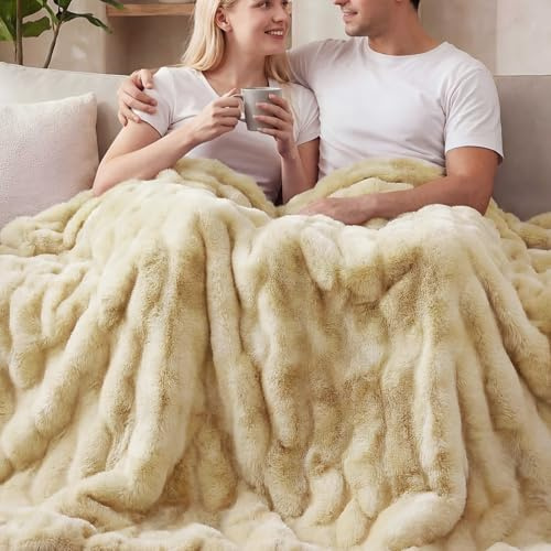 ORINOVA Kuscheldecke Flauschige Warme Decke Camel 150x200 cm Sofadecke Kuschelig Kunstfell Felldecke Plüschdecke Fleecedecke Wohndecke Bett Schlafzimmer