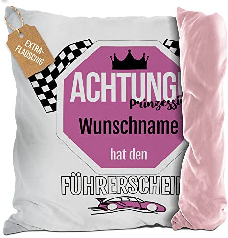PR Print Royal Kissen zum Führerschein mit Name Personalisieren - Achtung! Prinzessin Name hat den Führerschein! - Kissen Bedrucken, Fahrprüfung bestanden | mit Füllung, Flauschig, Rückseite Rosa