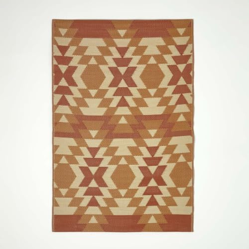 HOMESCAPES Lussuoso tappeto extra large da esterno per giardino patio 100% impermeabile in plastica riciclata tappeto tappeto 150 x 240 cm reversibile rosso e arancione geometrico Anya,