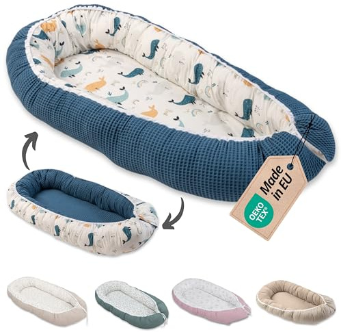 ULLENBOOM Riduttore Lettino Neonato Balene Blu - Riduttore Culla 55x95 cm - 100% OEKO-TEX e Made in EU, Adatto come Baby Cocoon e Lettino da viaggio