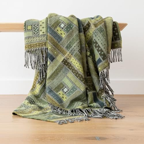 WoolMe Merino Wolldecke Wald Grün 130x180 cm Marta - luxuriöser Geschenkbox - Kuscheldecke flauschig aus Merino Wolle - Plaid Decke perfekt als Sofa Überwurfdecke, Sofadecke, Wohndecke, Couchdecke