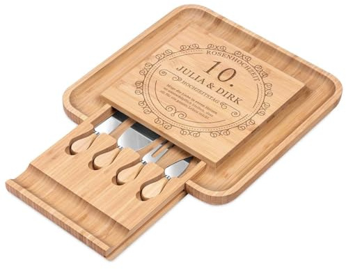 Maverton Käsebrett Servierplatte mit Gravur + 4er Käsemesser Set - aus Holz - 34x34cm - Geschenke für Paare zur Hochzeit zum Hochzeitstag - Rosenhochzeit