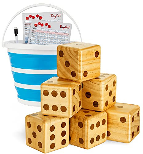 Toyfel Würfelspiel XXL Chuck – Indoor & Outdoor Spiel für Kinder & Erwachsene aus FSC® Kiefernholz - 6 Riesen Würfel (9 cm groß) mit klappbarer Falteimer inkl. abwaschbarer Punktetafel & Stift
