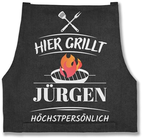 Geschenk mit Namen personalisiert by Shirtracer - Schürze - Grillschürze Herren Männer - Hier grillt Name höchstpersönlich I Geschenk Grillen I Grill Geschenk I Lustiges Geschenk Papa I Vatertag