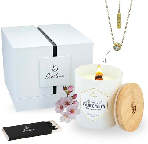 SORILINA Vela con Joya Sorpresa Caja Regalo Cera de Soja Flor de Cerezo | Collar regulable de acero inoxidable dorado