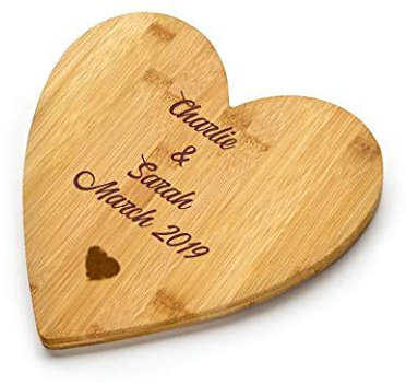 Chichi Gifts - Tagliere personalizzato in bambù, motivo: cuore, con nome e data, incisione gratuita
