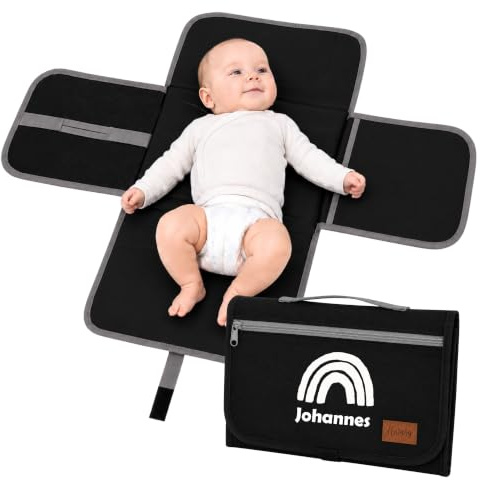 AWASG Wickelunterlage Baby, Personalisiert mit Name, Wickelauflage mit Name Regenbogen für Feuchttücher Windeln, Wickelmatte Unterwegs Reise (schwarz)