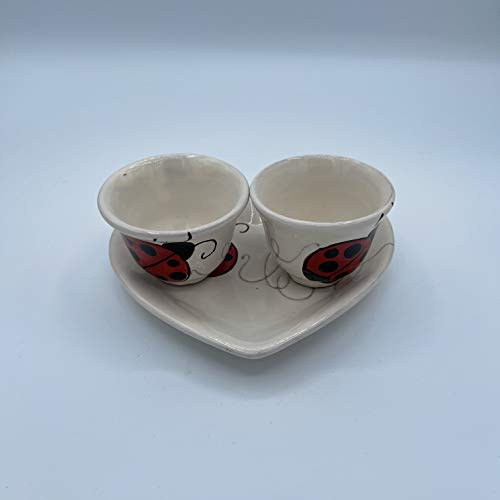 Amarcord Set Caffè Vassoio a forma di cuore con due tazzine in ceramica fatto e dipinto a mano con coccinelle