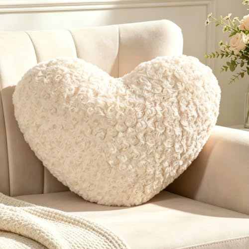Guaginmy Herzkissen, Beige Herzform Kissen Kuschelkissen, Love Zierkissen Aesthetic, Plüsch Heart Throw Pillow für Wohnzimmer Sofa Kind Schlafzimmer Bett, Geschenk 38x48 cm