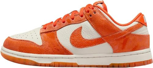 Nike Damen Dunk Low Sneaker, Light Bone Safety Orange Laser Orange, 44 EU