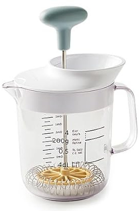 Betty Bossi Omeletten-Mixer – Teigmixer & Messbecher für Omelett, Crêpes & Pfannkuchen – mit Ausguss & Eier-Einwurf – sauberes Arbeiten, spülmaschinengeeignet