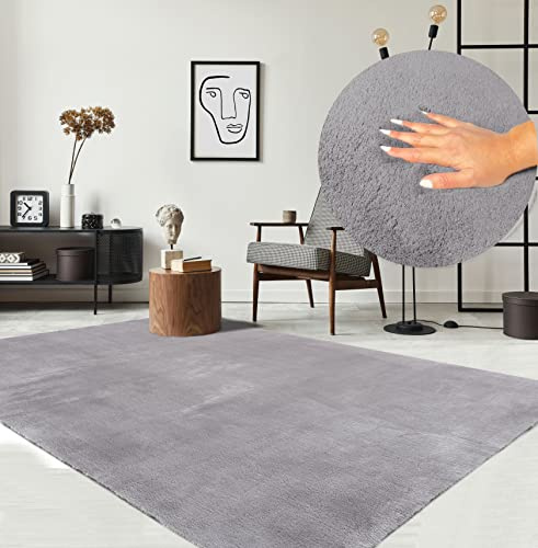 the carpet Relax Moderner Flauschiger Kurzflor Teppich, Anti-Rutsch Unterseite, Waschbar bis 30 Grad, Super Soft, Felloptik, Grau, 140 x 200 cm