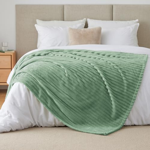 BEDELITE Kuscheldecke Flauschig Deko Decke für Bett, Salbeigrün, 220x240 | Große XXL Fleecedecke, Cord Überwurf für Wohnzimmer und Schlafzimmer, weiche Wohndecke, Tagesdecke, das ideale Geschenk