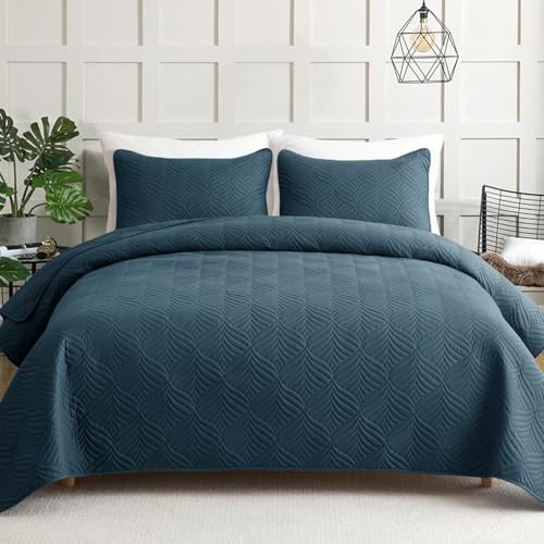 Whale Flotilla Colcha Moderna 260x280 cm, Cubrecama Ligera, 4 Estaciones | Colcha Bouti Reversible de Microfibra con 2 Fundas de Almohada, Edredón con Estampado en Relieve, Suave, Azul Marino