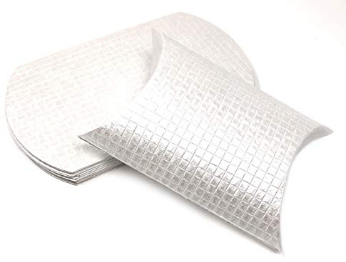 Marzoon 10 Stück mittelgroße Pillow Boxen in Weiß 16 x 10,5cm Kissenschachtel Faltschachtel Geschenkbox aus veredelter Pappe, Geschenkschachtel mit erhabenem, quadratischem Muster