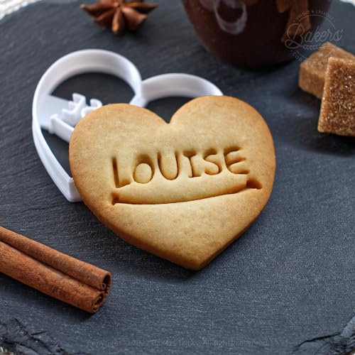 Bakers'Tricks - Emporte-pièce biscuit prénom personnalisé - Coeur | Idée cadeau personnalisable | Solide - Qualité supérieure | Recette Facile Disponible | Conçus et fabriqués en France