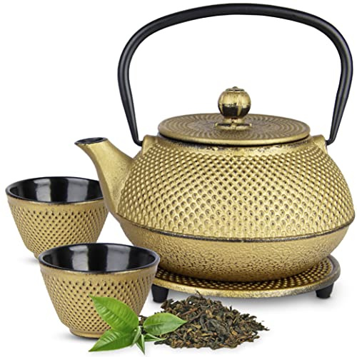 Tealøv TEEKANNE GUSSEISEN SET 800 ML IN GESCHENKBOX | Komplettes Teeservice aus Gusseisen | Gusseiserne Teekanne mit Siebeinsatz, Teetassen & Untersetzer | Teeset im Japanischen Stil | Voll Gold