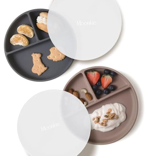 Moonkie 2pc Silikon Kinderteller, Baby Teller mit Saugnapf, BPA-freie Rutschfest Geteilte Babyteller aus Silikon mit Deckel, mikrowellen- und spülmaschinenfest (Warm Taupe/Dark Grey)