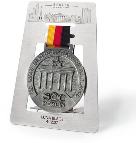 Berlin Marathon Personalisierte Medaillenanzeige - Tisch-Medaillenständer Gravur Edelstahl - Personalized Runner Gift Medal Holder Organizer - Berlin Running Tabletop Medal Stand Rack