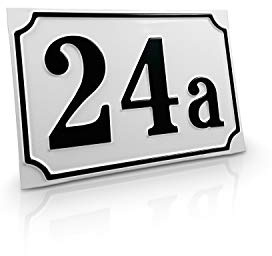 Betriebsausstattung24 Hausnummernschild individuell vintage weiß Aluminium | 18,0 x 12,0 cm - weiß schwarz - Antiqua Rand - Retro - Personalisierbar